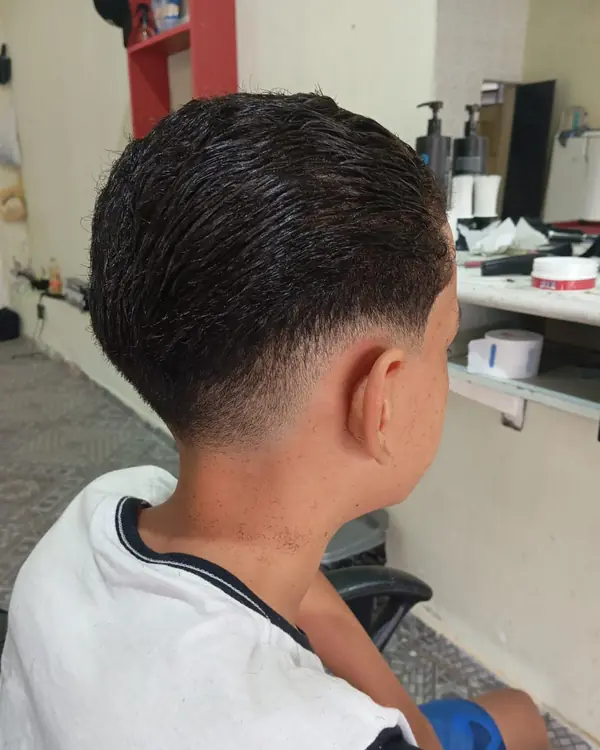 Corte com disfarçado baixo na nuca